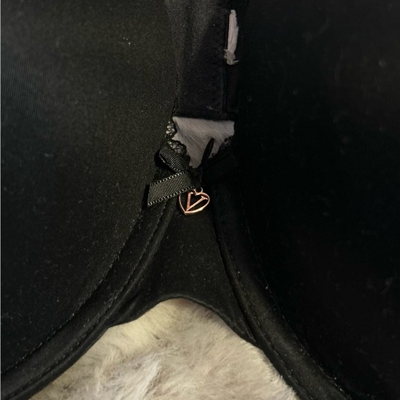 Victoria’s Secret Body by Victoria Lightly Lined Full Coverage Bra Black 34DD - Picture 2 of 3